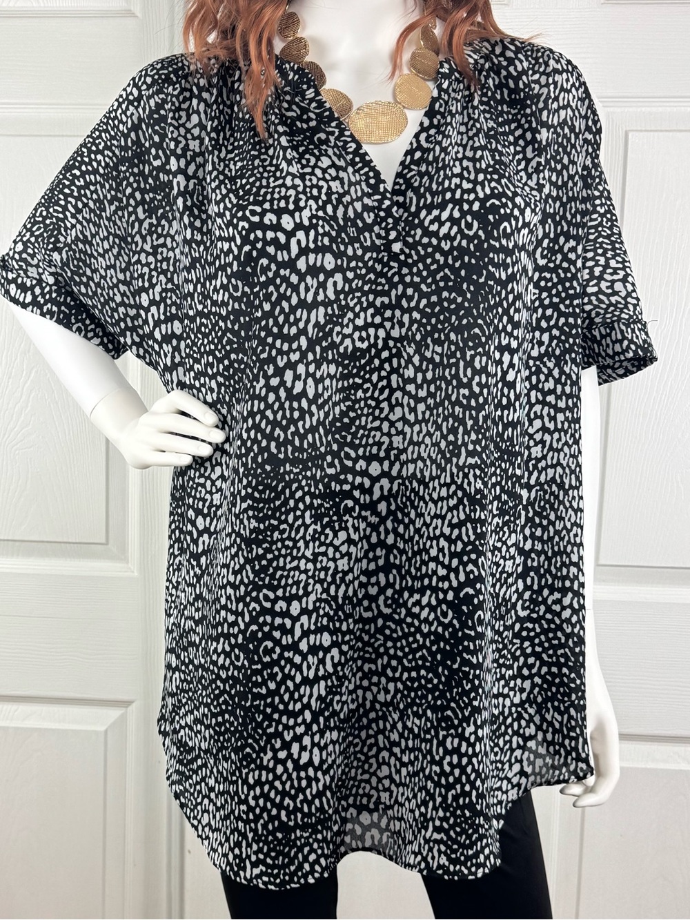 Worthington Black & White Animal-Print V-Neck Tunic Top